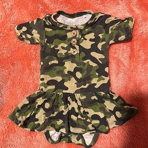 Posh peanut twirling